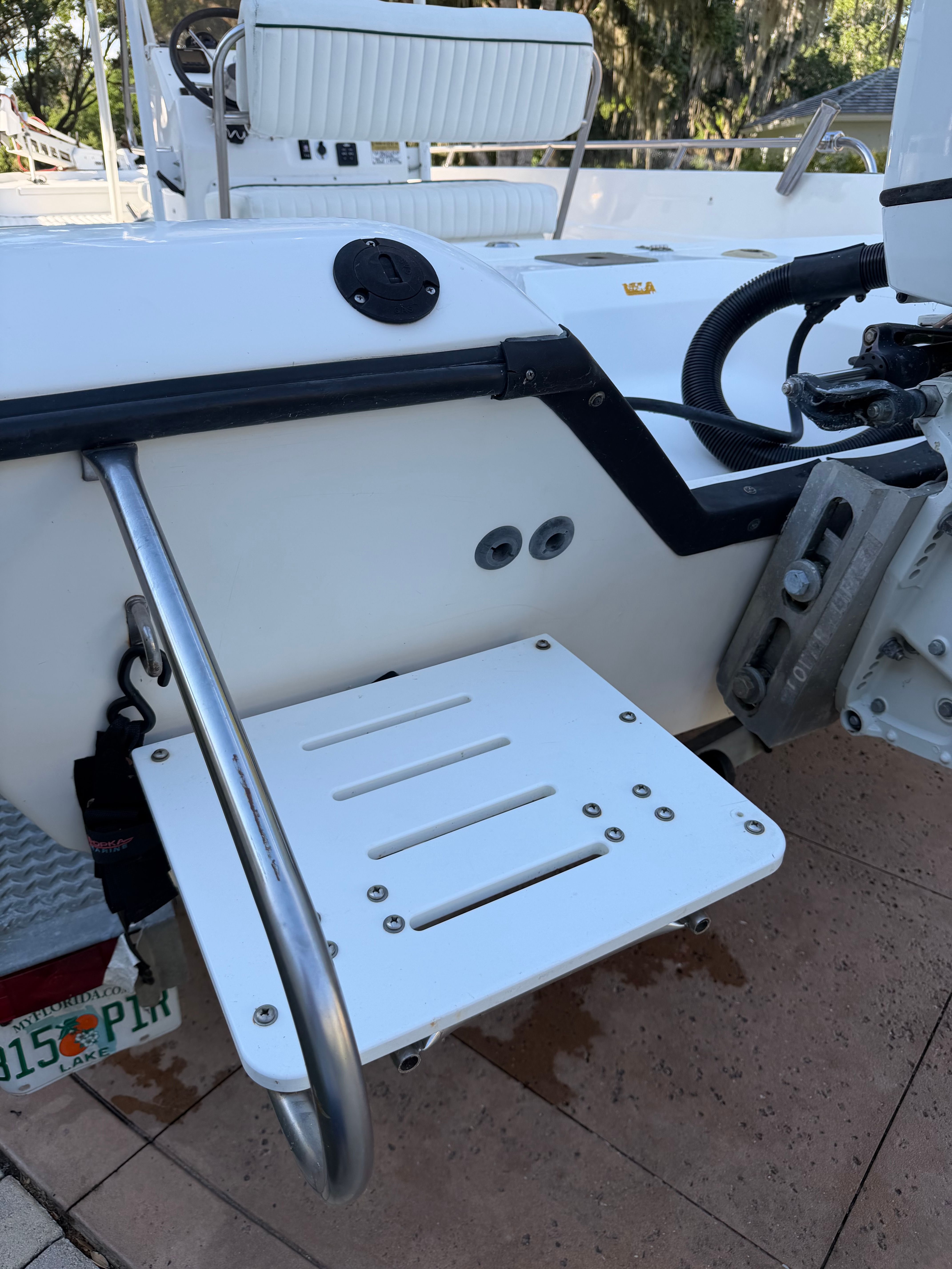 1999 Skeeter ZX2200 boat with white platform and seating area.