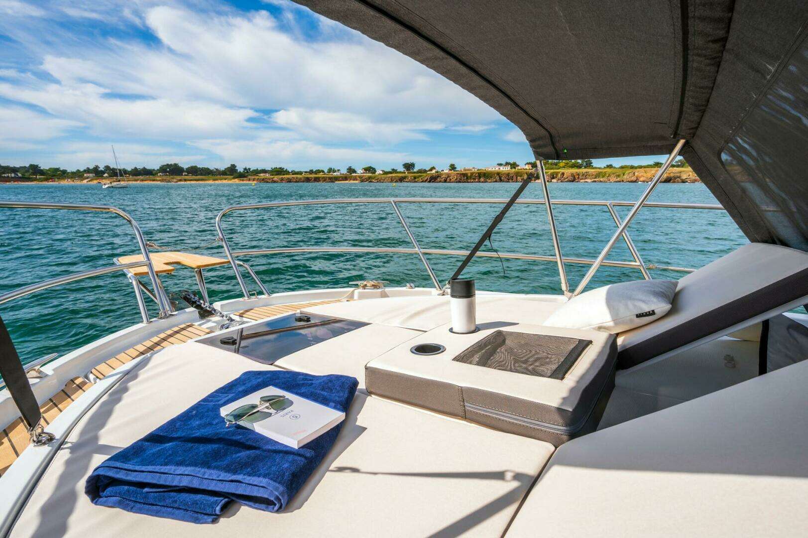 2026 Beneteau Antares 11 - Image 14