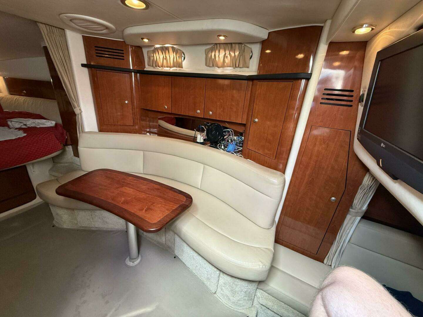2007 Sea Ray 320 Sundancer - Image 15