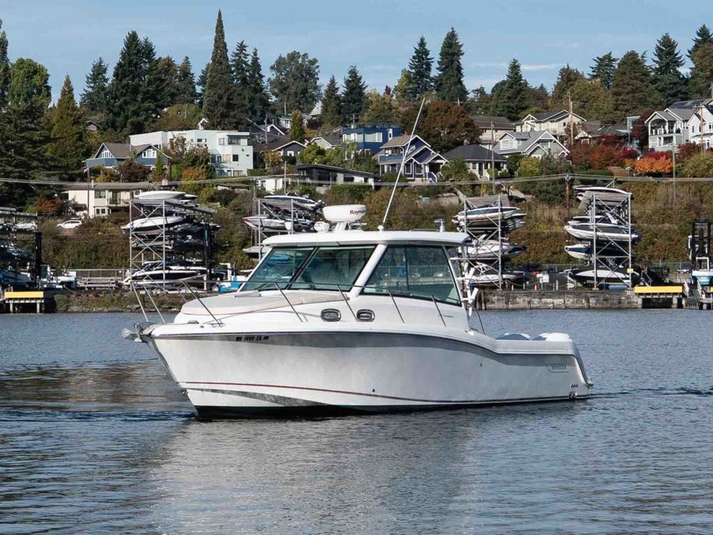 2017 Boston Whaler 315 Conquest
