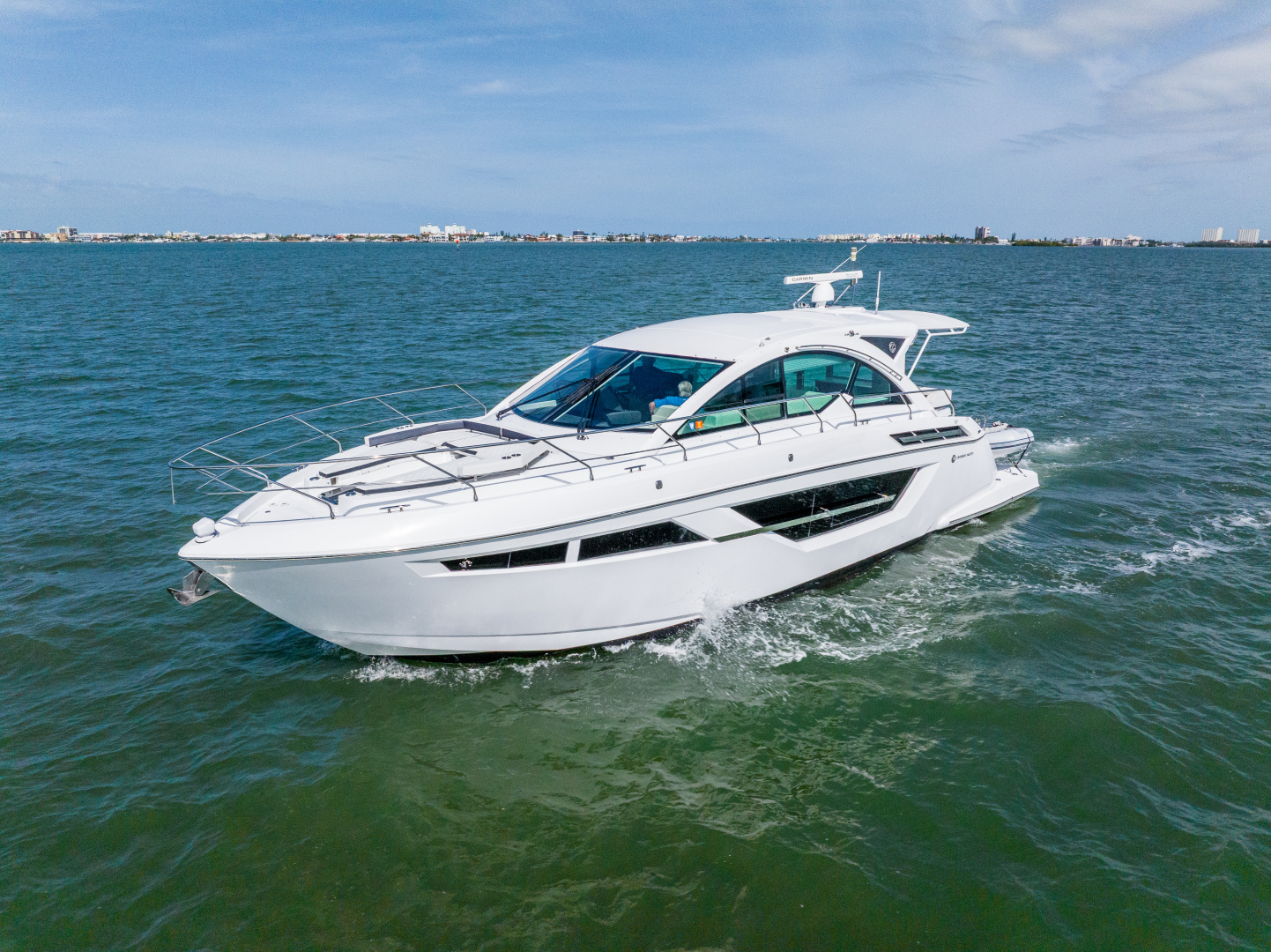2018 Cruisers Yachts 50 CANTIUS - Image 6