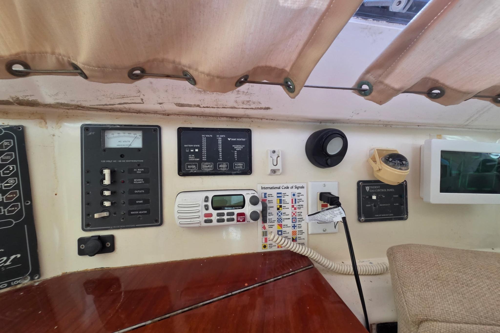 Control panel of a 2000 Fountaine Pajot Maryland 37 yacht with navigation instruments.