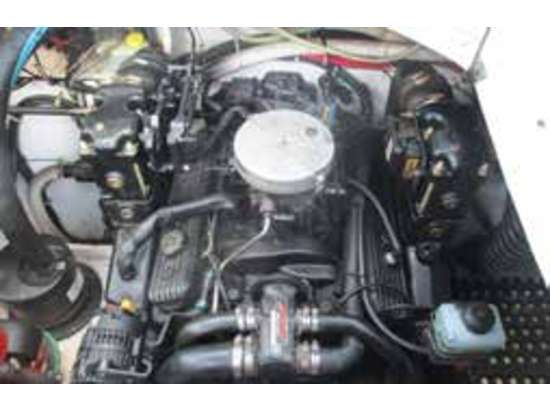 Engine compartment of a 2000 Bayliner 3055 Ciera Sunbridge boat.