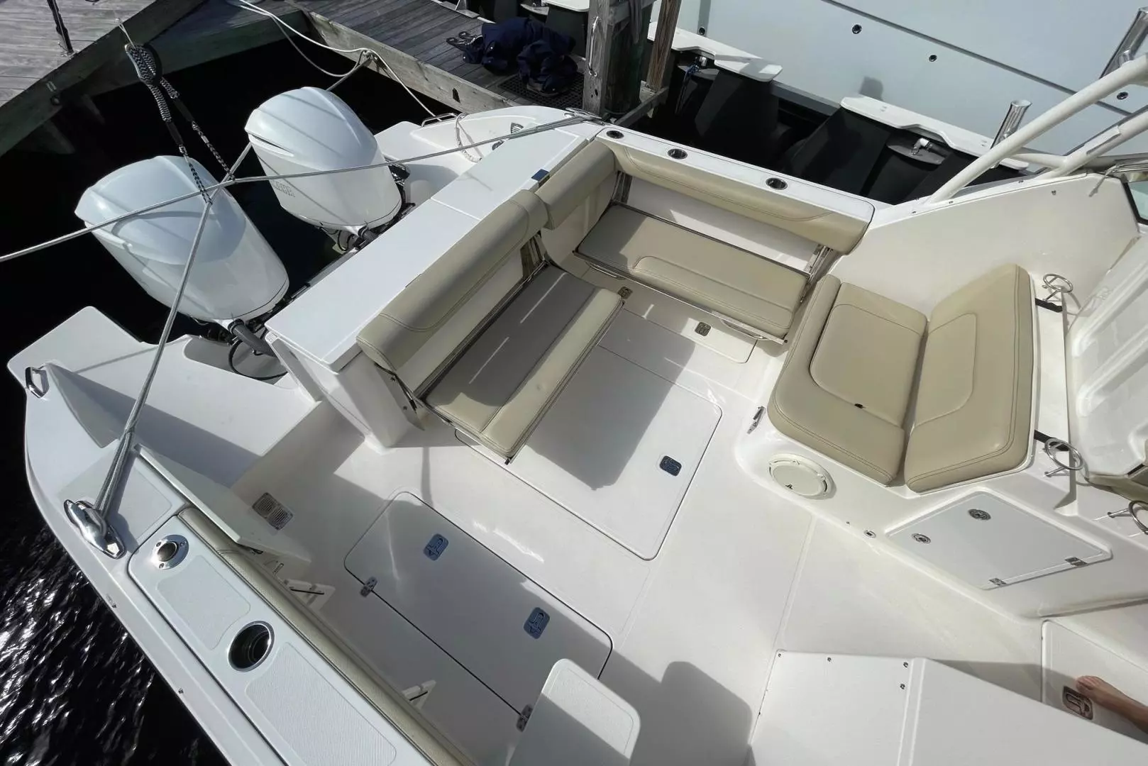 2018 Pursuit 325 DC - Image 15