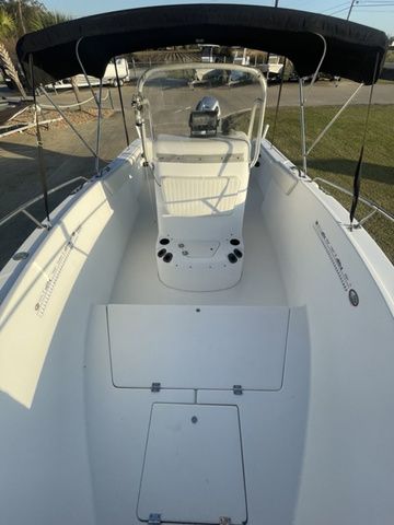 2001 Seaswirl 2301 Center Console - 11