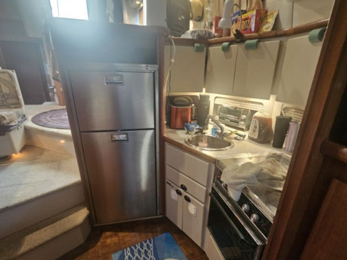 1997 Carver 33 Aft - 7