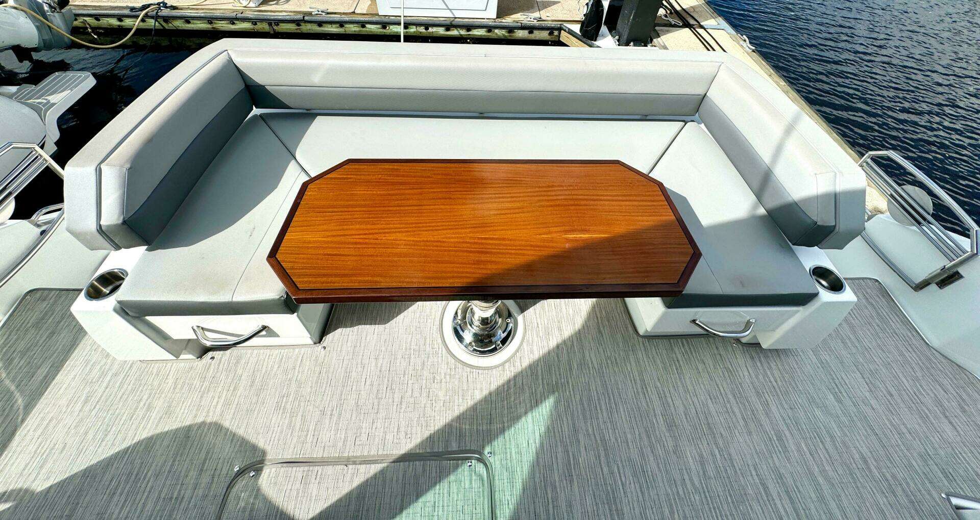 2020 Cruisers Yachts 50 Cantius - Image 42