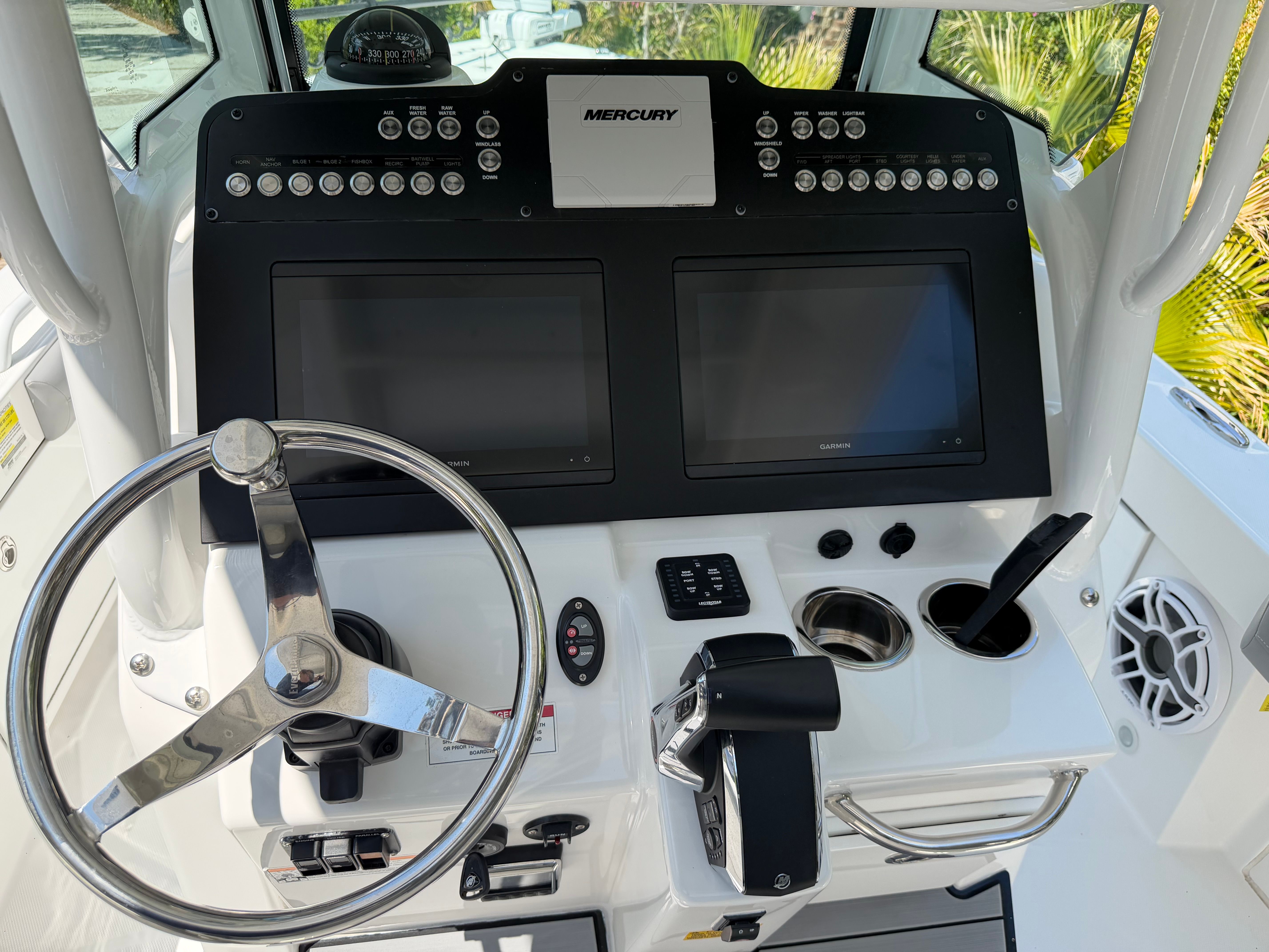 2025 Everglades 253 Center Console - 7