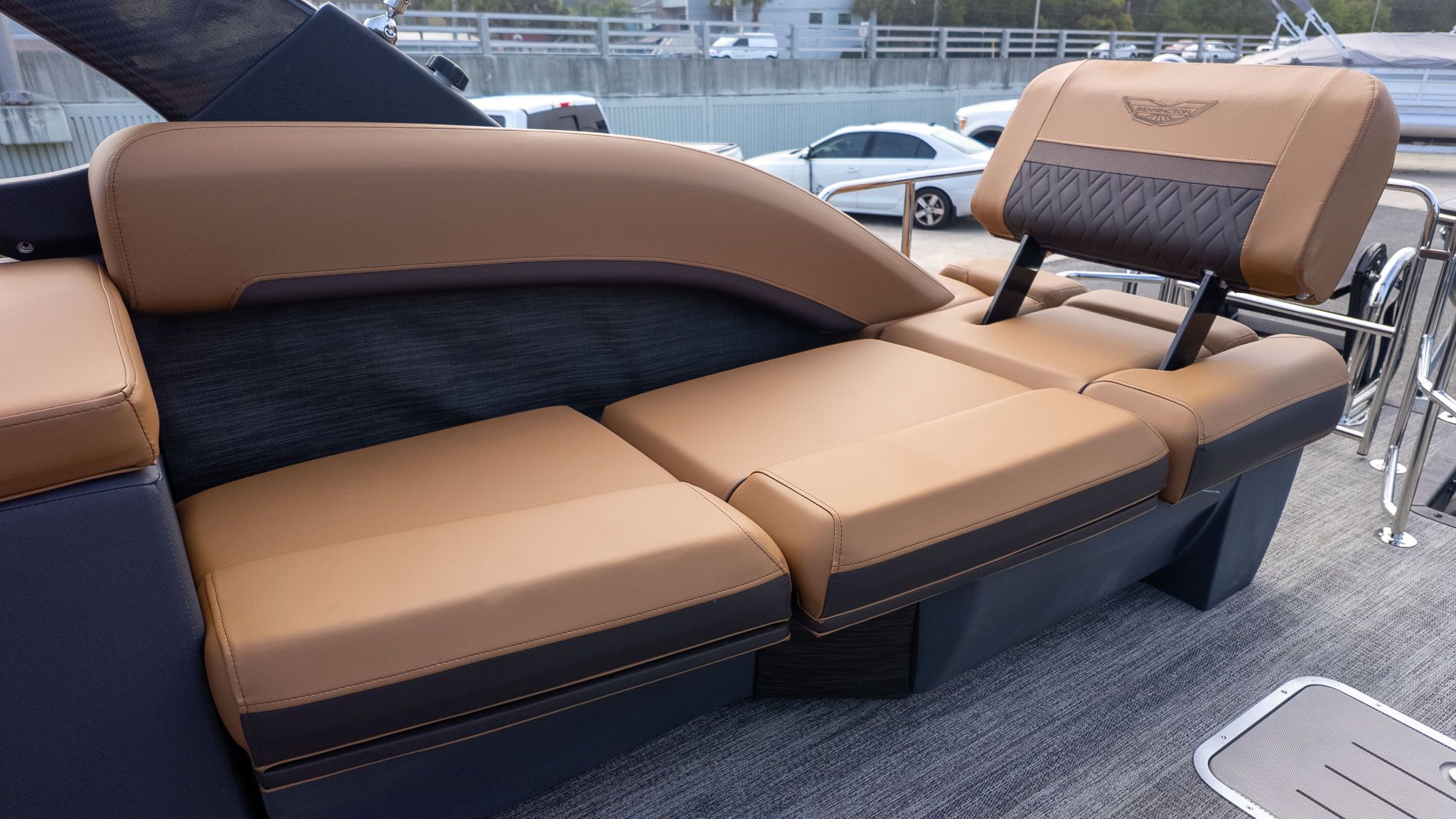 2026 Bennington 26 M STERN LOUNGE - 10