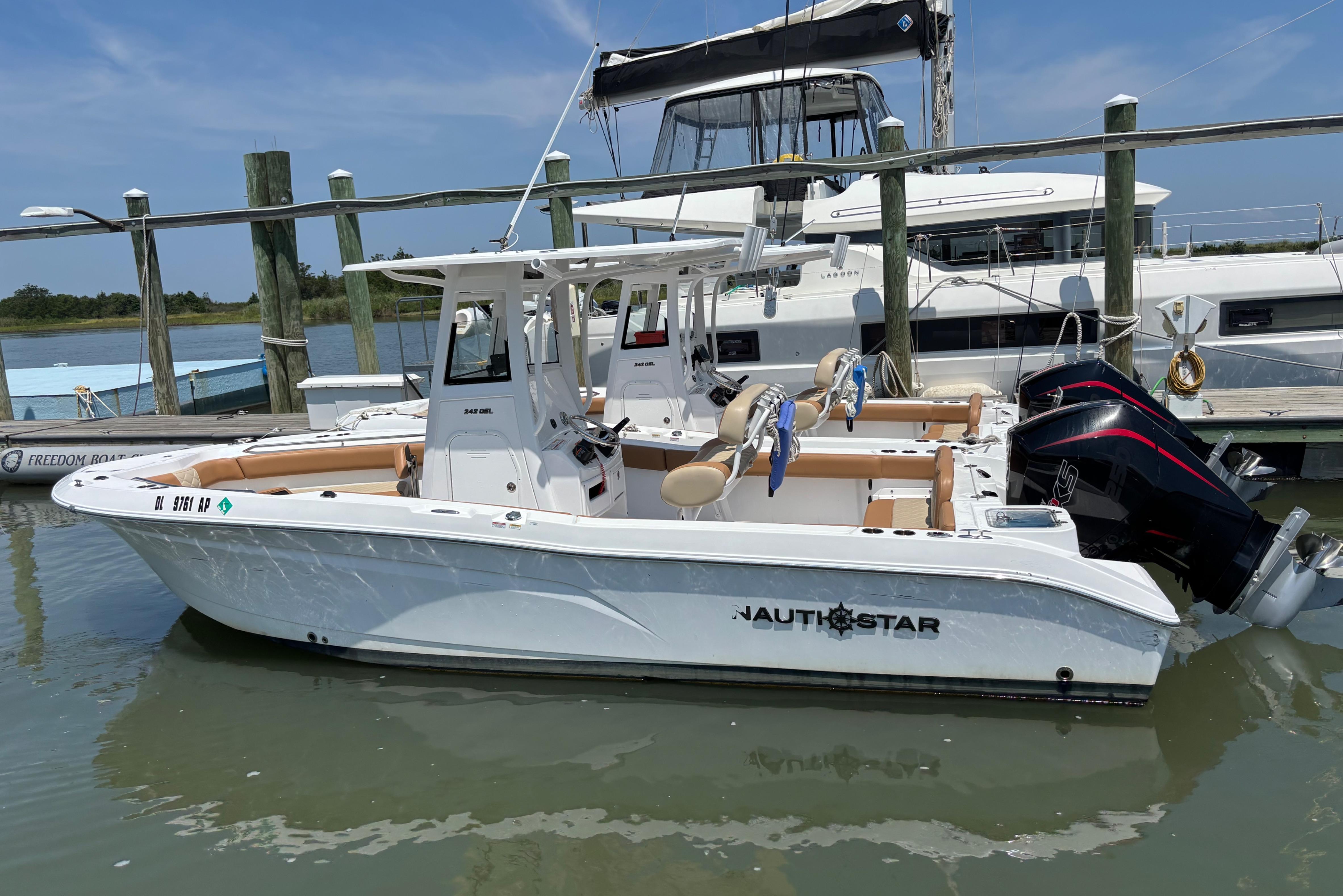 2025 NauticStar 242L Offshore
