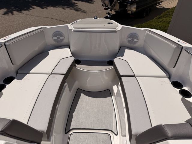 2026 Yamaha Boats AR220 - 22