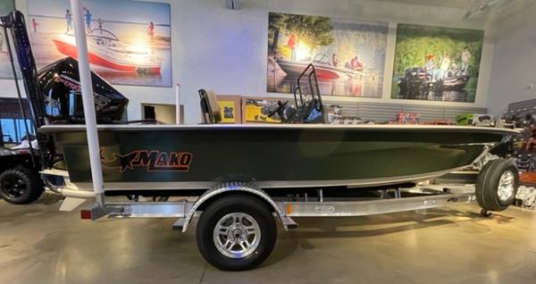 2025 Mako 18 Pro Skiff Backwater Edition