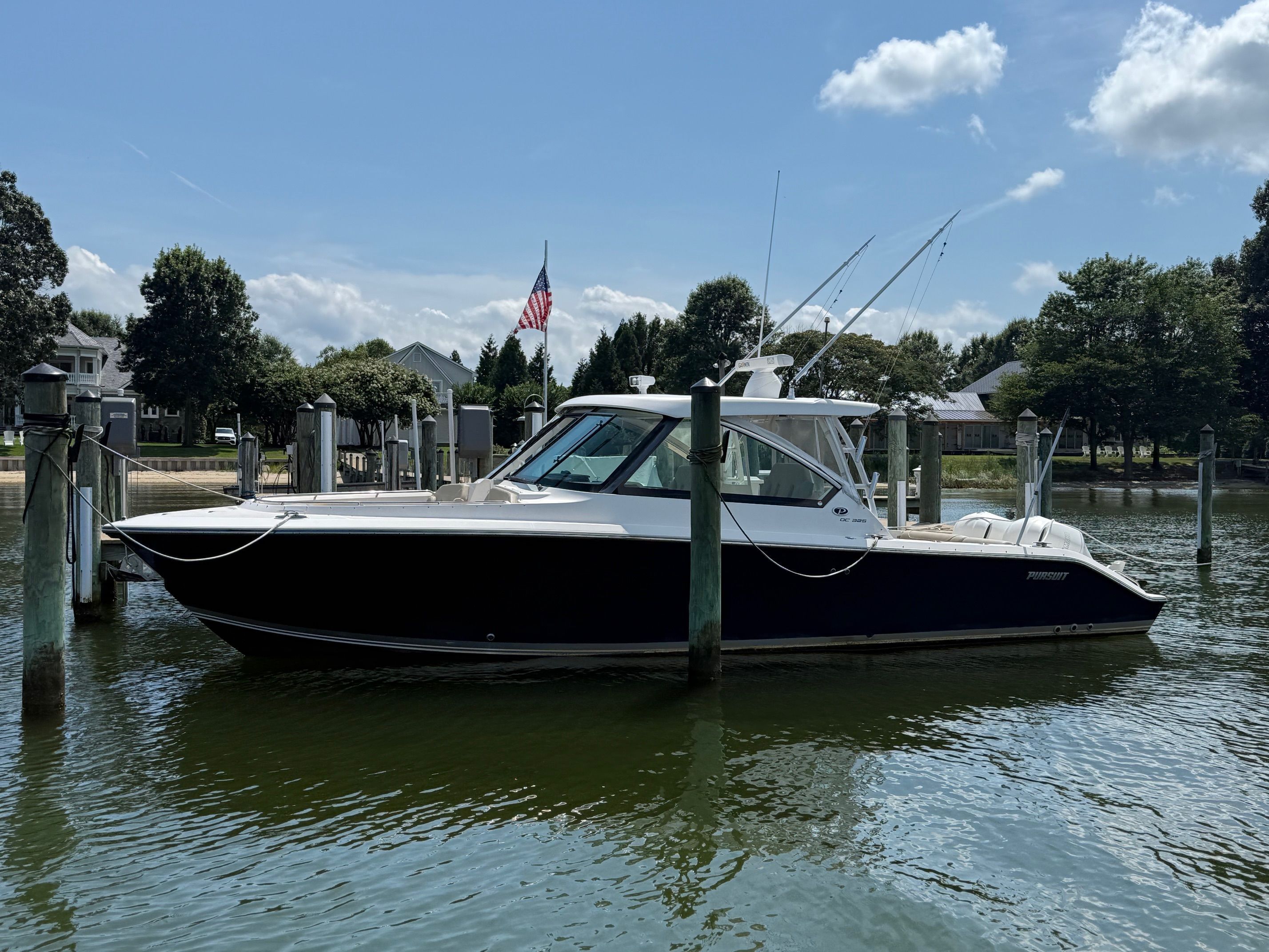 2016 Pursuit DC 325 Dual Console