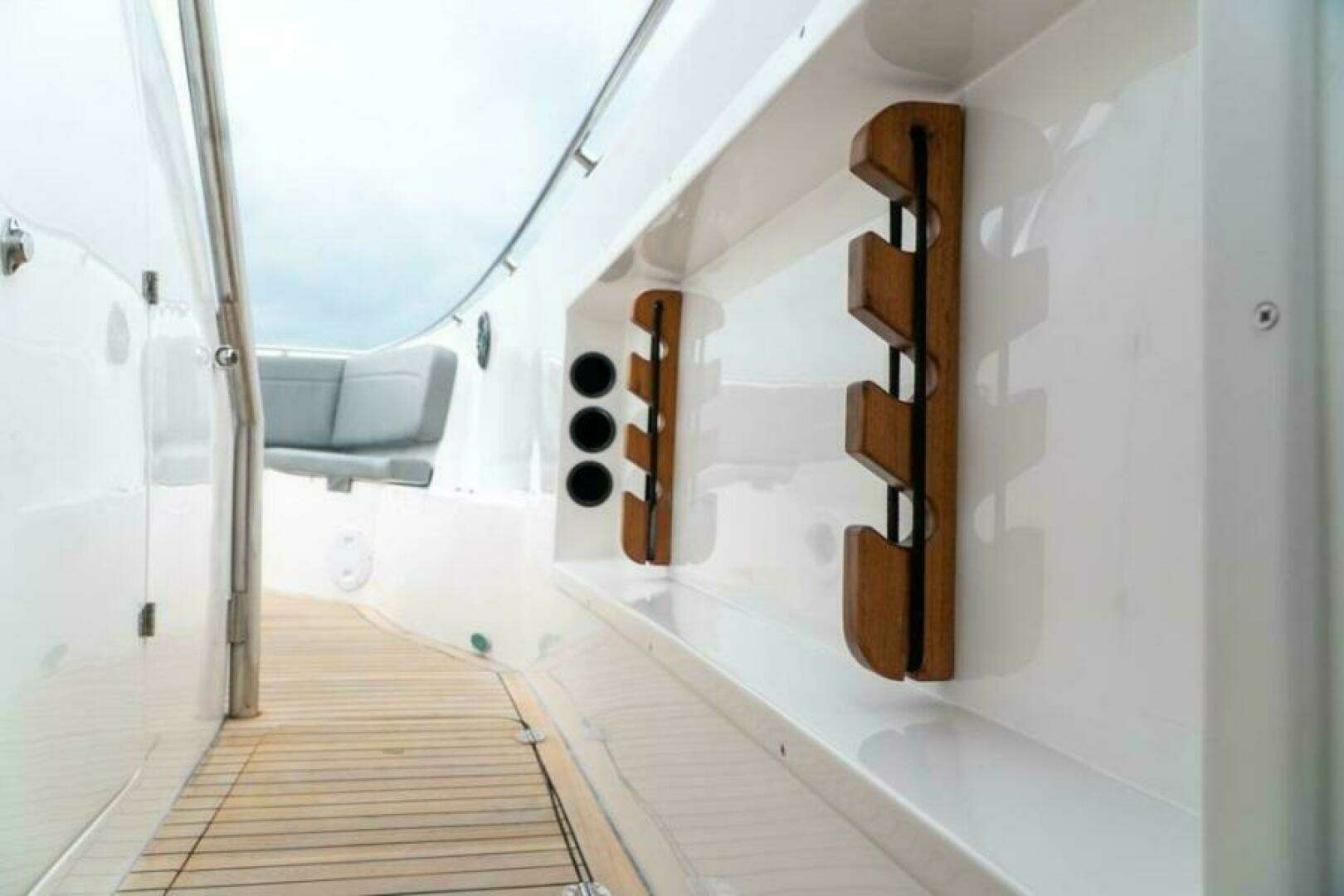 2025 Fishing Raptor 390 Solarium - Image 13