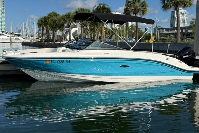 2022 Sea Ray SPX 210 Outboard