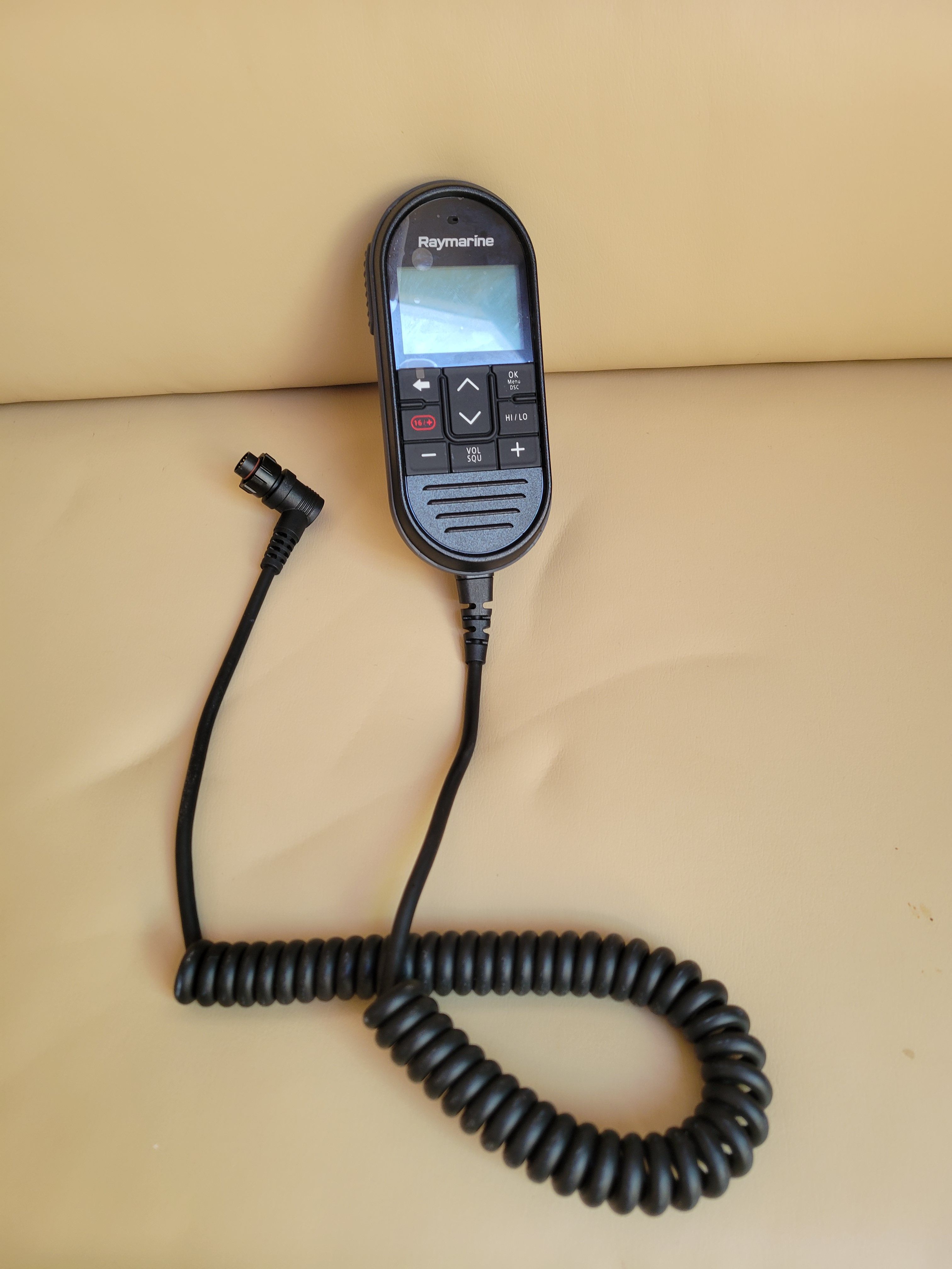 Raymarine remote control on beige background, 2018 Hake Seaward 26 RK.