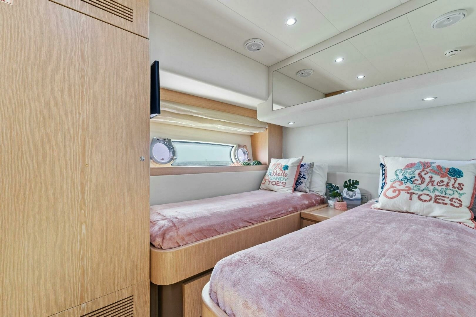2013 Ferretti Yachts 620 - Image 37