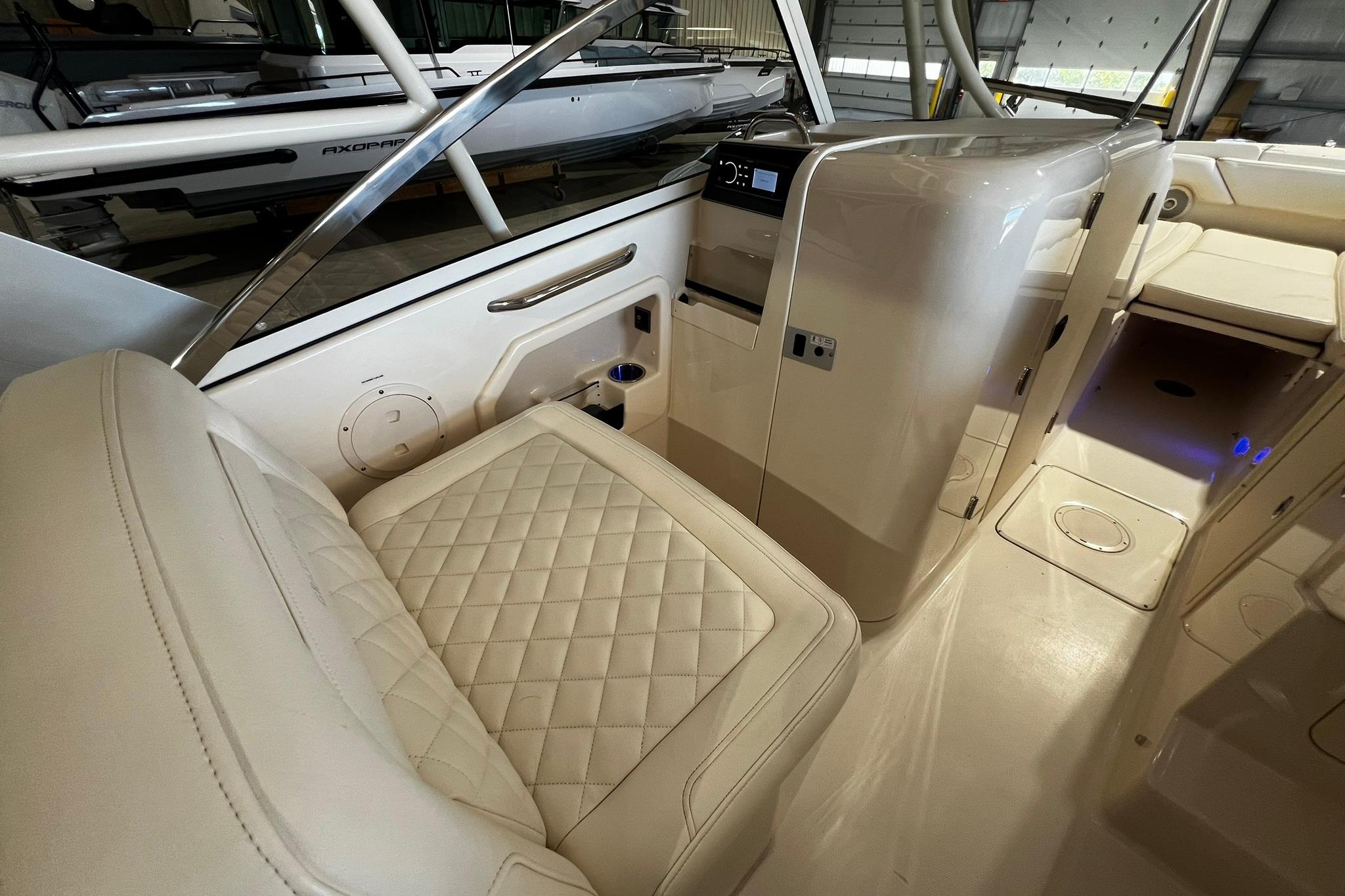 2014 Grady-White Freedom 275 boat interior with luxurious seating and modern controls.