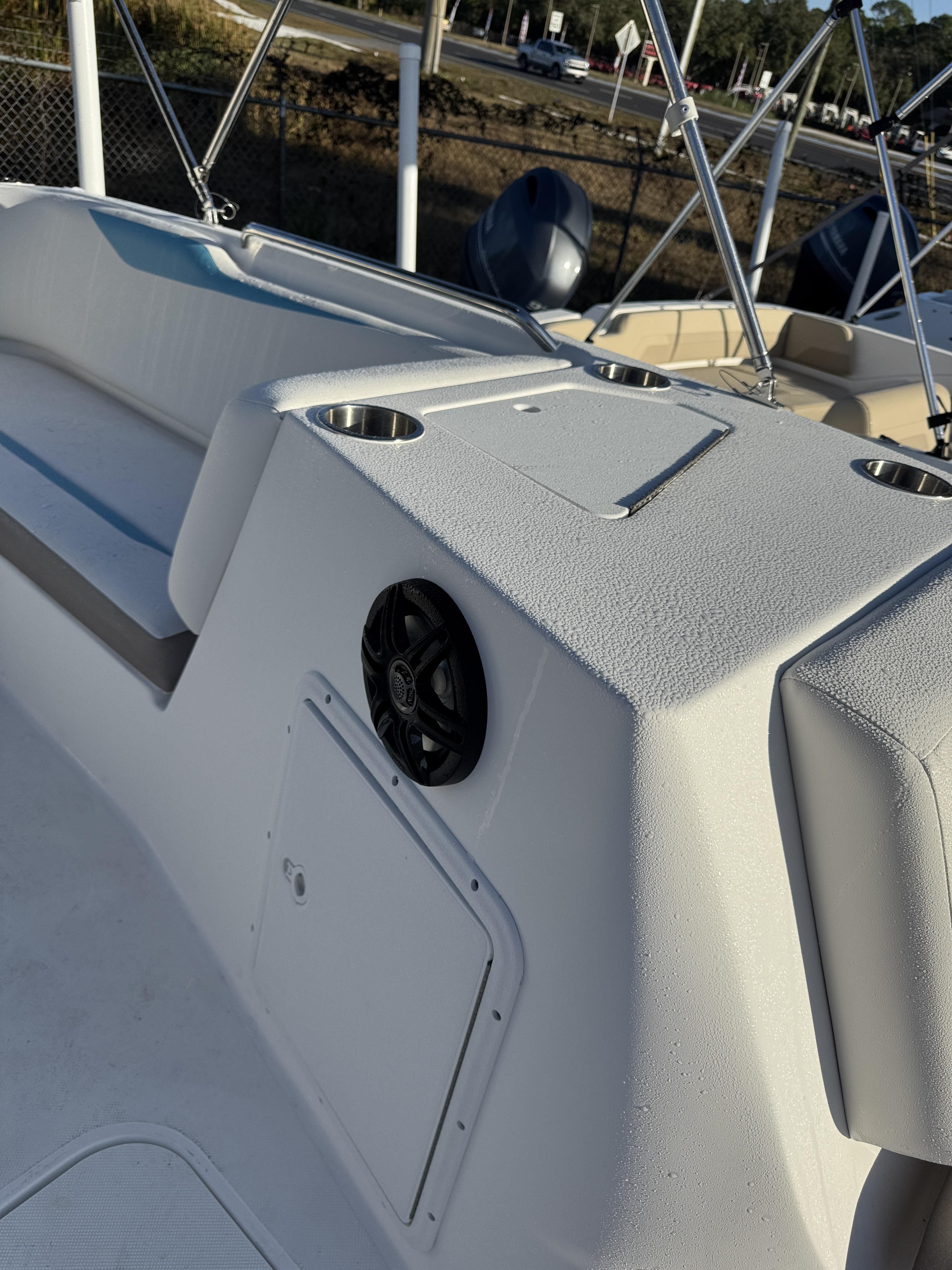 2026 Hurricane SunDeck Sport 188 OB - 15