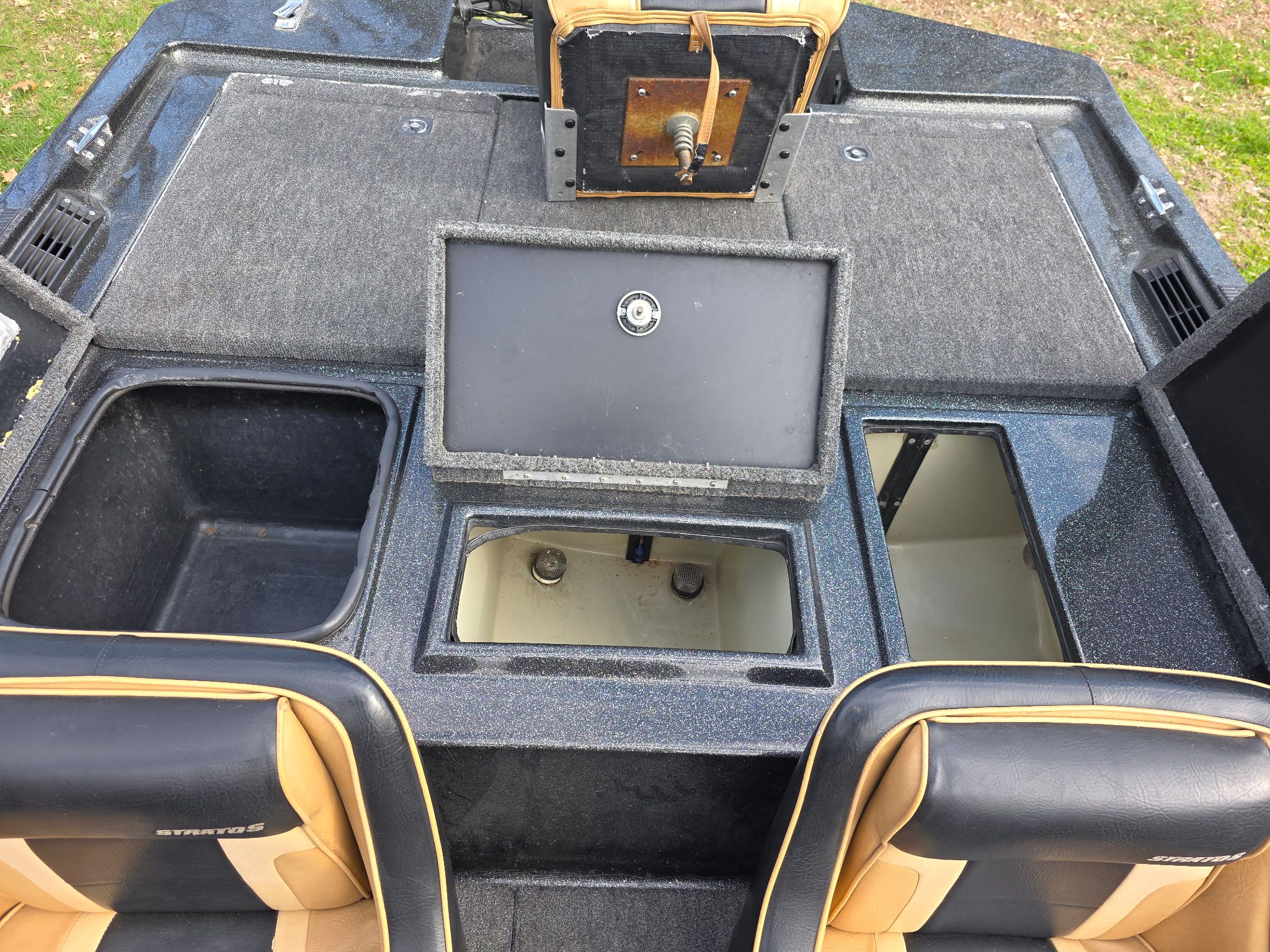 1989 Stratos 268 DC bass boat - 8