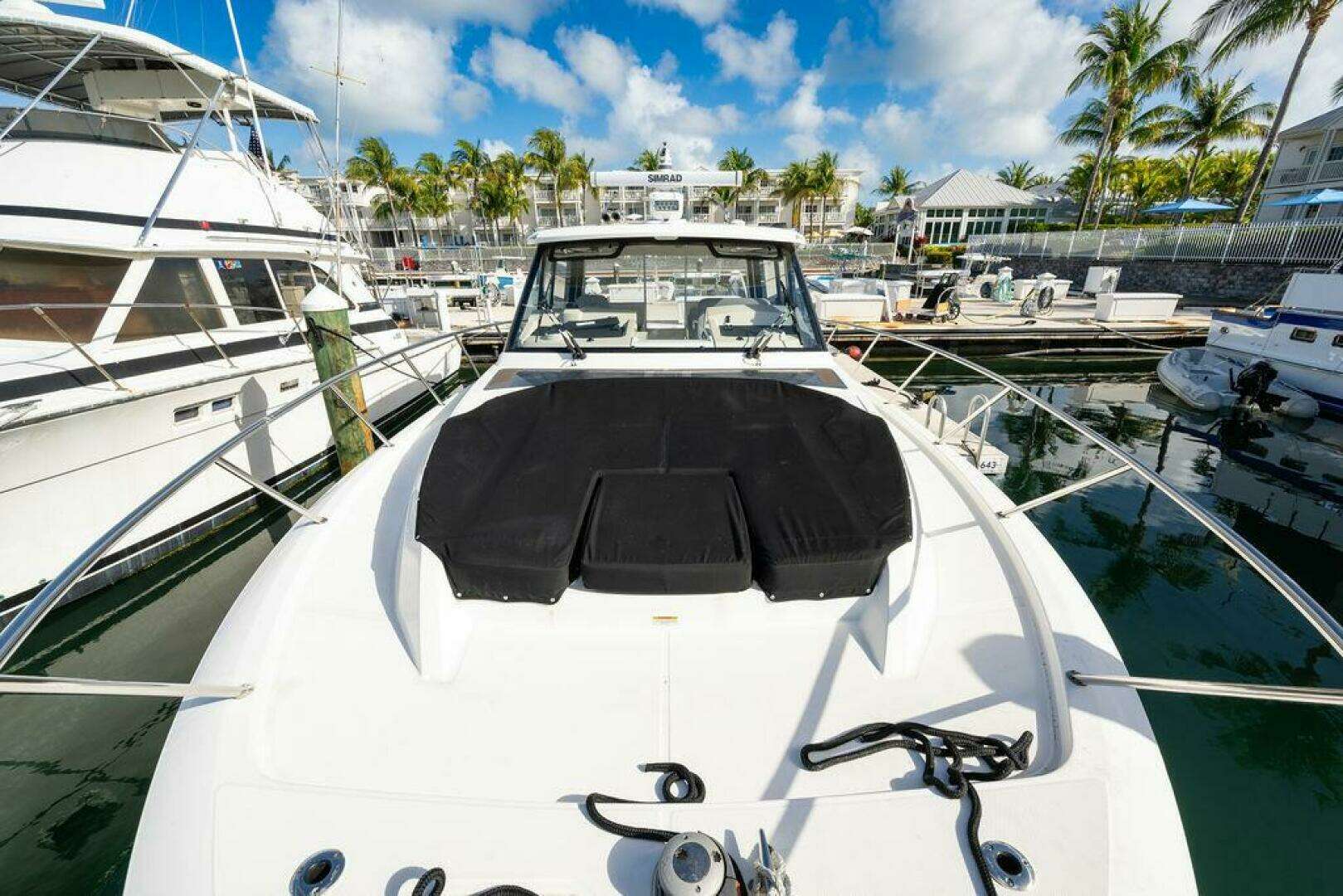2023 Boston Whaler 405 Conquest - Image 20