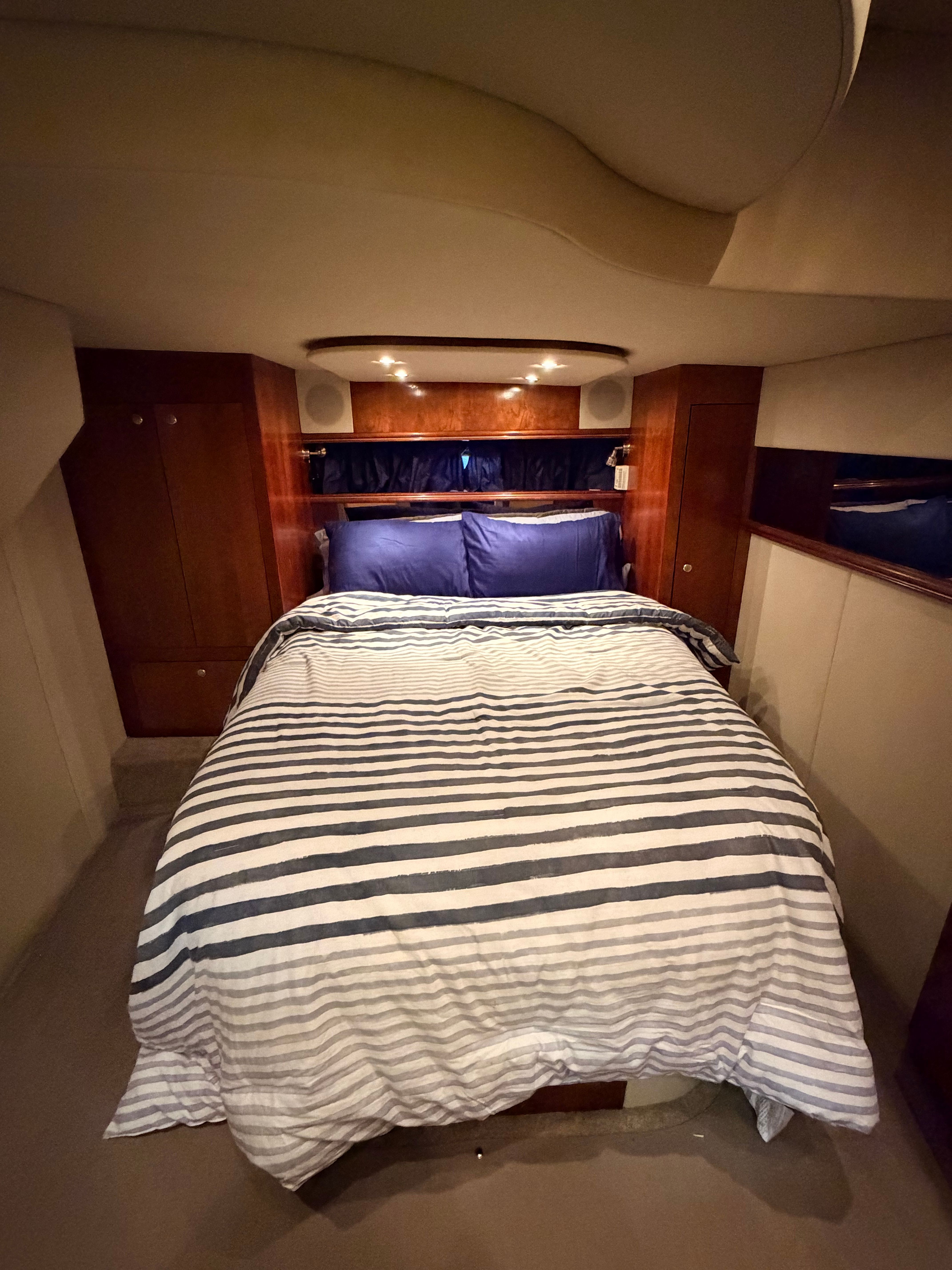 2006 Cruisers Yachts 460 Express - 26