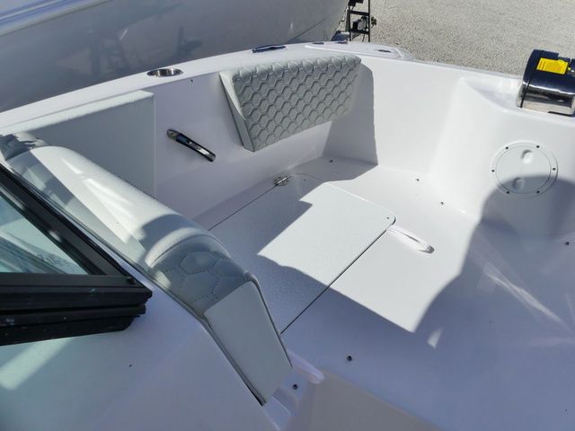 2026 Twin Vee 240 GFX DUAL CONSOLE - 16