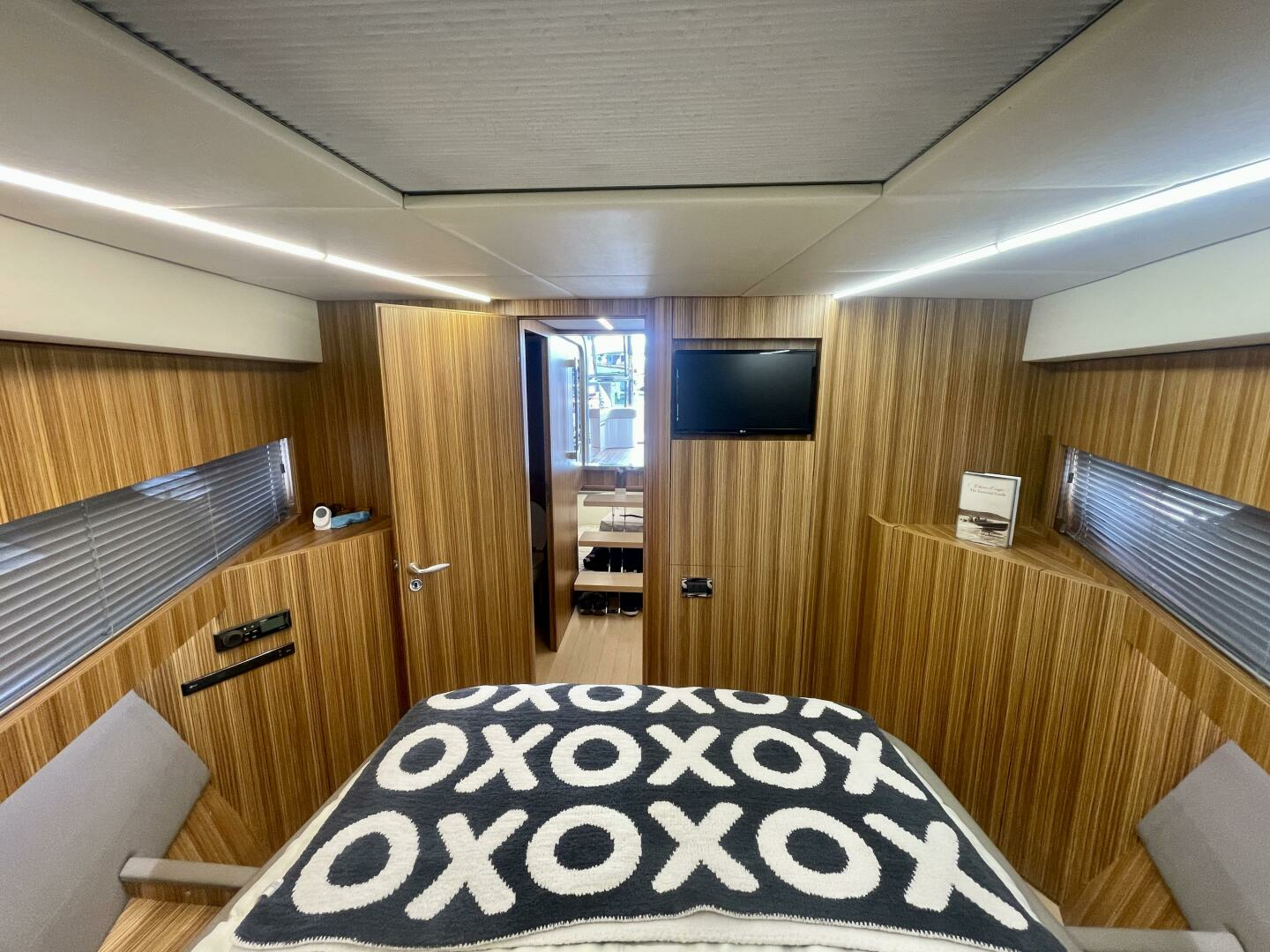 2017 Chris-Craft Commander 42 - Image 28