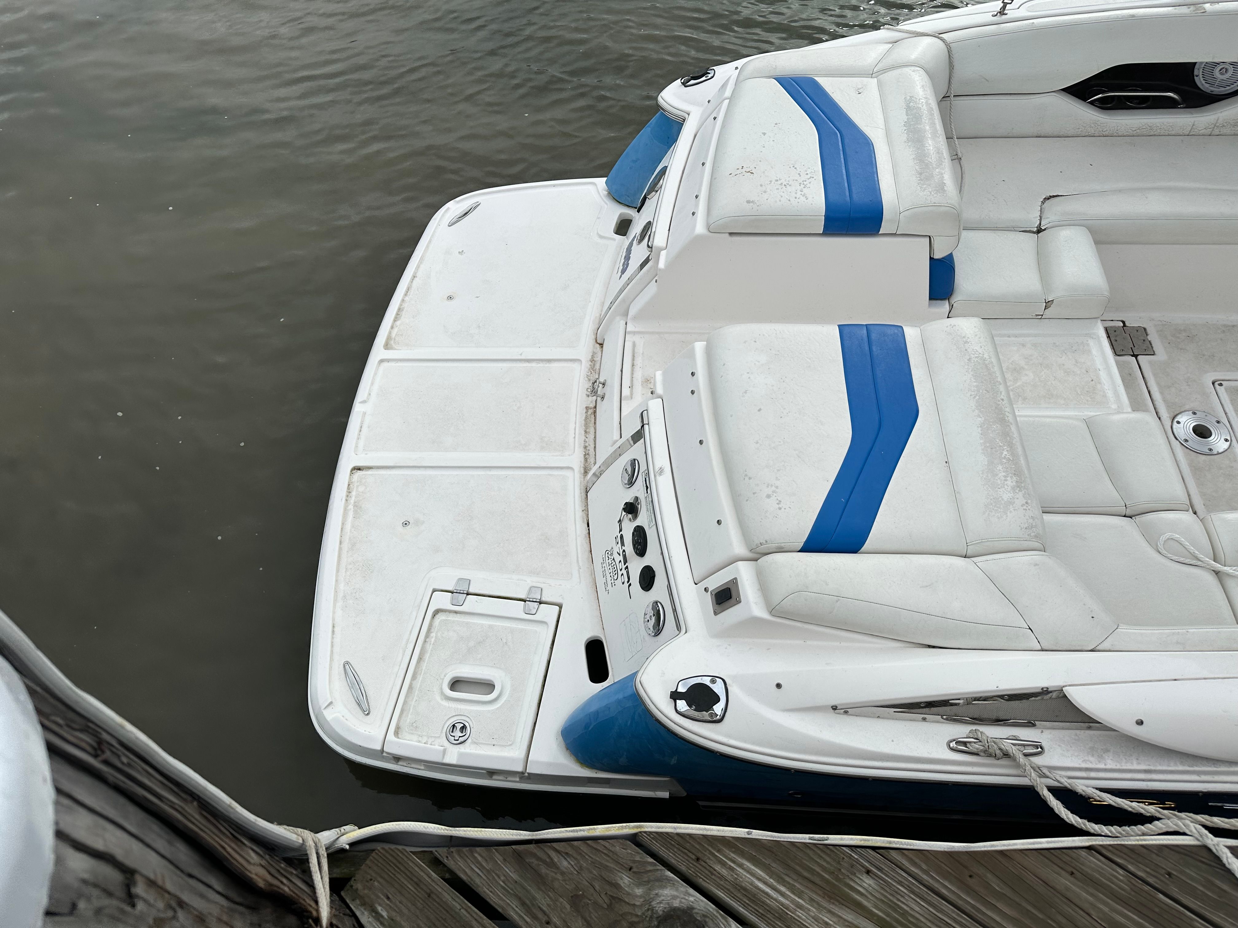 2007 Regal 2700 Bowrider - 11