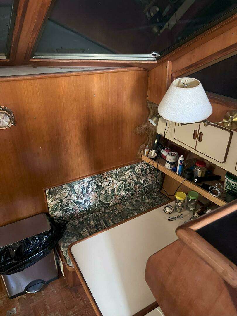 1990 Jefferson 43 Sundeck - Image 24