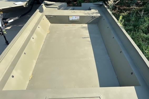 2025 Tracker GRIZZLY 2072 Utility boat interior, empty and ready for customization.