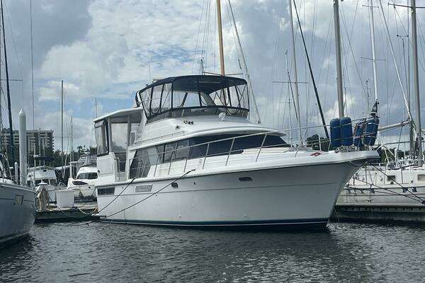 1995 Carver 440 Aft Cabin