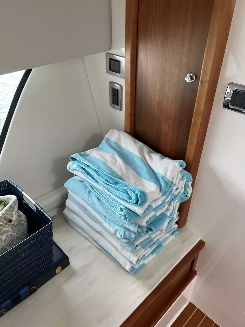 2019 Intrepid 475 Sport Yacht - Image 16
