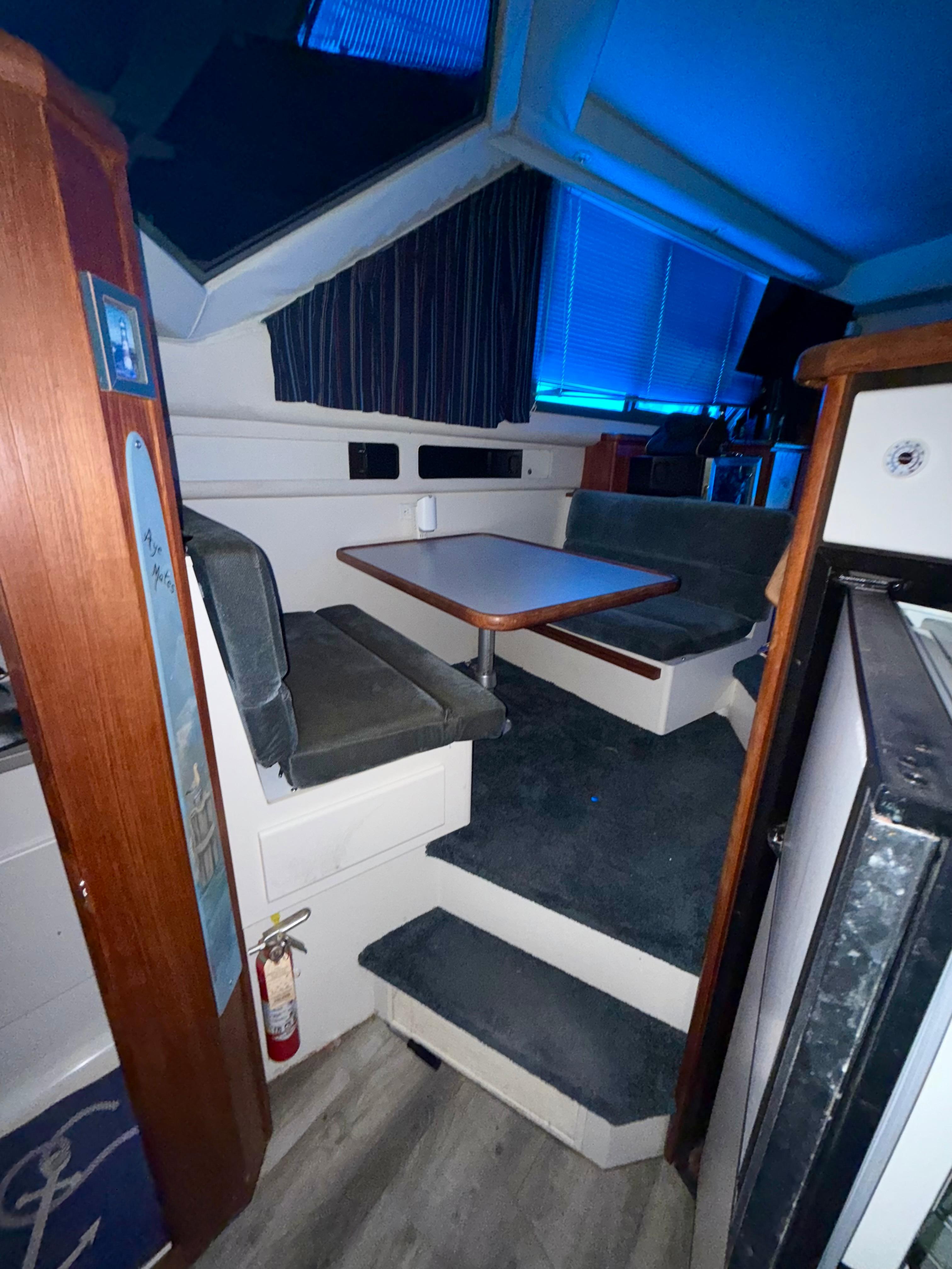 1994 Carver 390 Cockpit Motor Yacht - 15