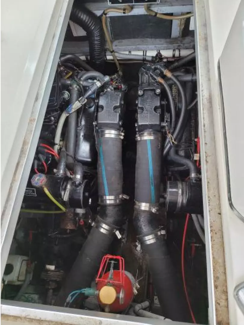 1988 Sea Ray 340 Express Cruiser - Image 28