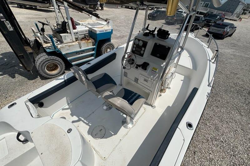 2002 Seaswirl Striper 2101 Center Console O/B boat interior with steering console and seating.