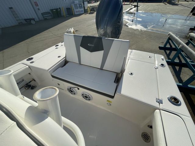 2024 Robalo 226 Cayman - 10