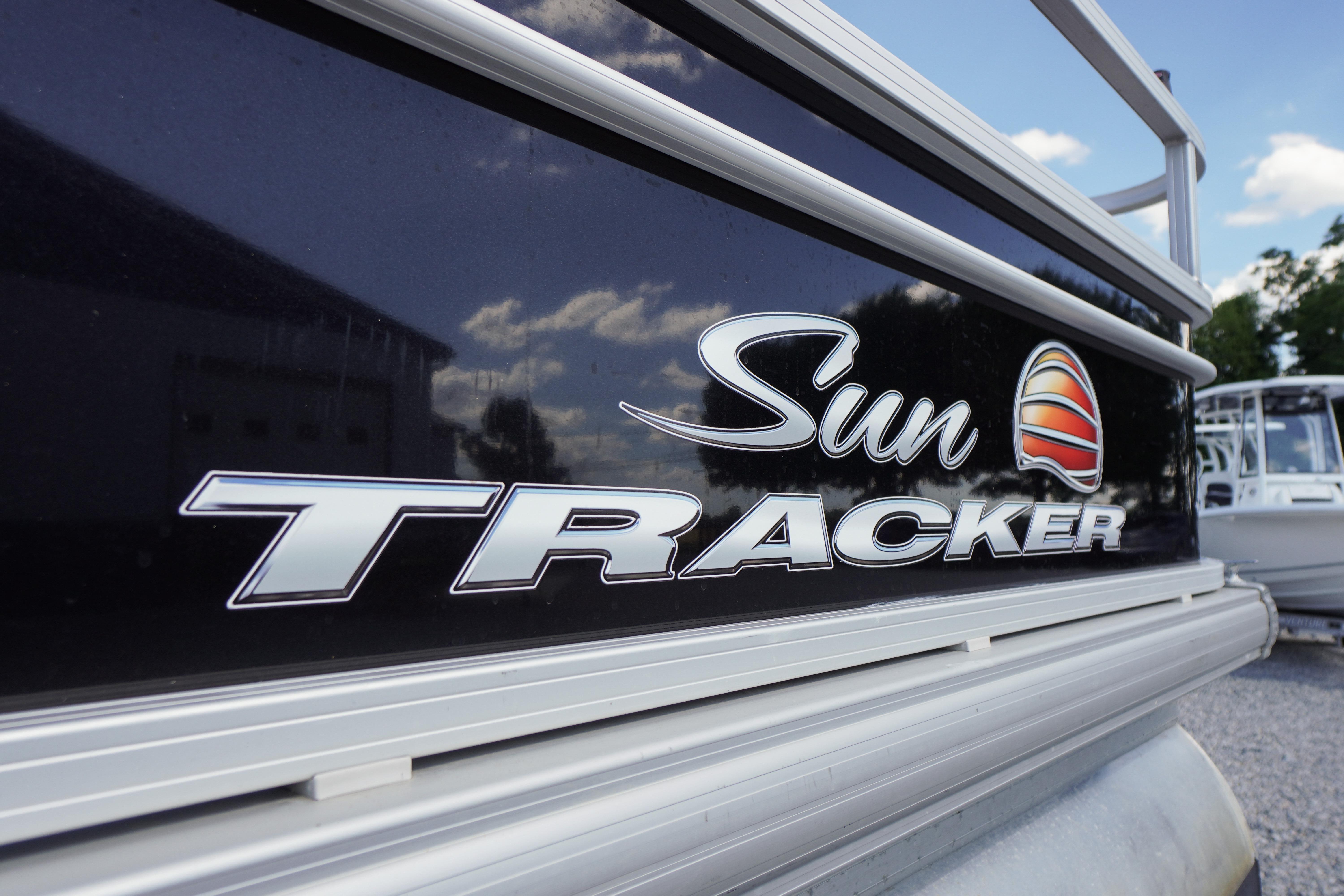 2019 SUNTRACKER Fishin' Barge 22 DLX logo on boat exterior.