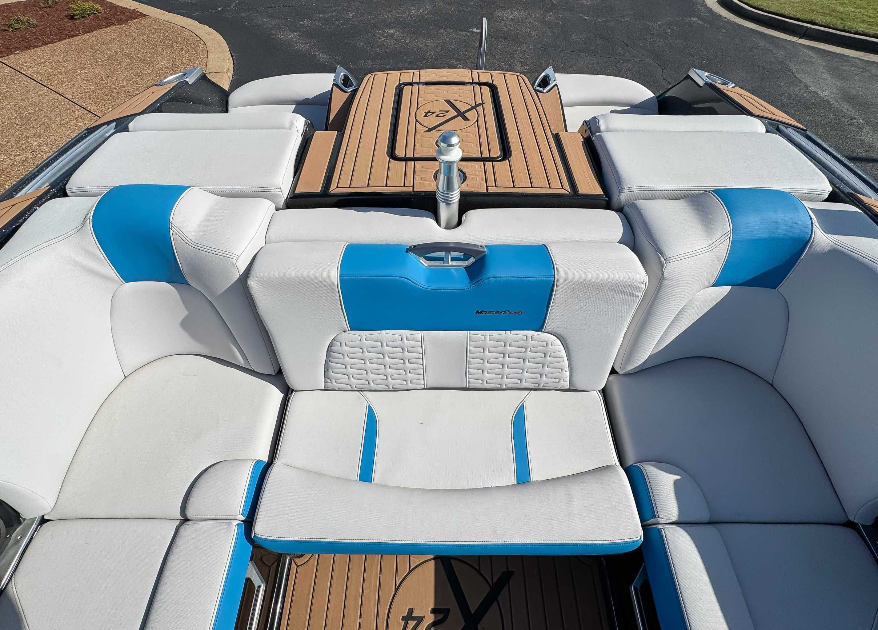 2019 MasterCraft X24 - 18