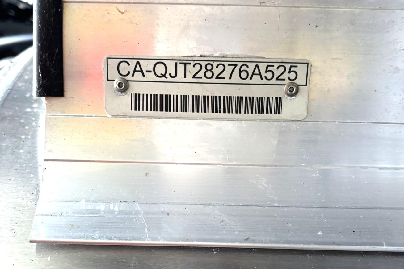 2025 Princecraft Vectra 21 RL boat identification plate with serial number and barcode.