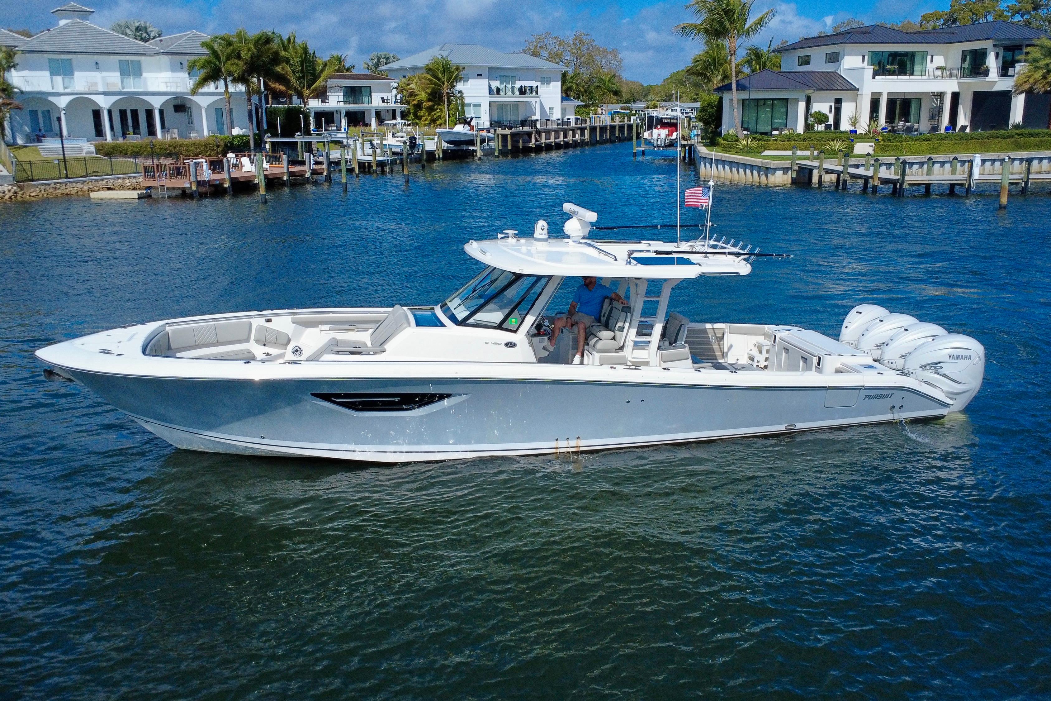 2022 Pursuit S 428 Sport