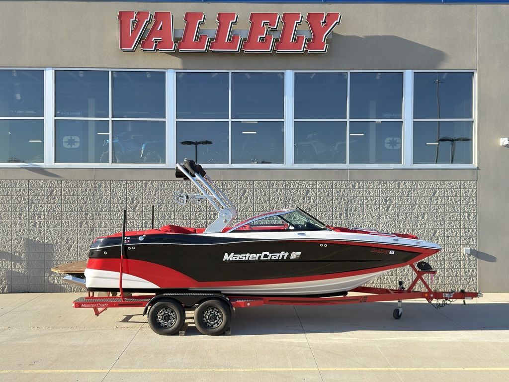 2019 MasterCraft XT22