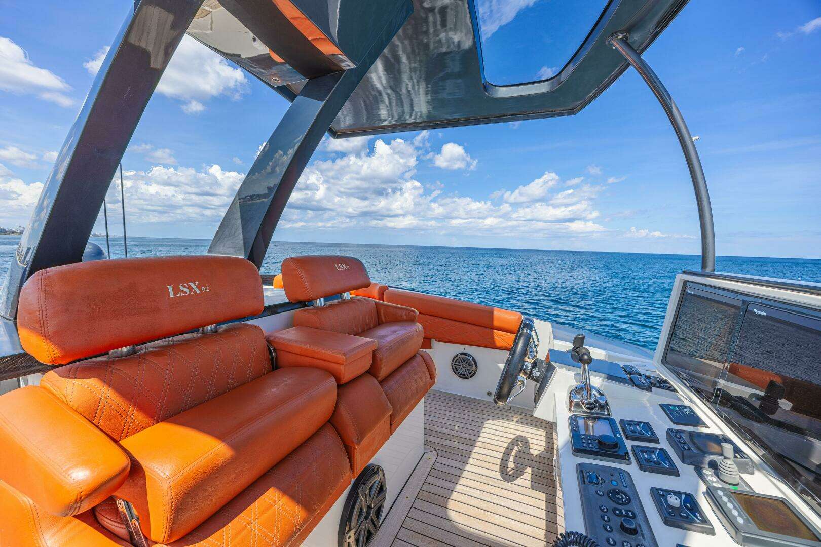 2010 Lazzara Yachts LSX 92 - Image 24