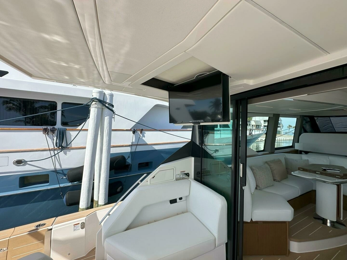 2025 Tiara Yachts EX 60 - Image 16