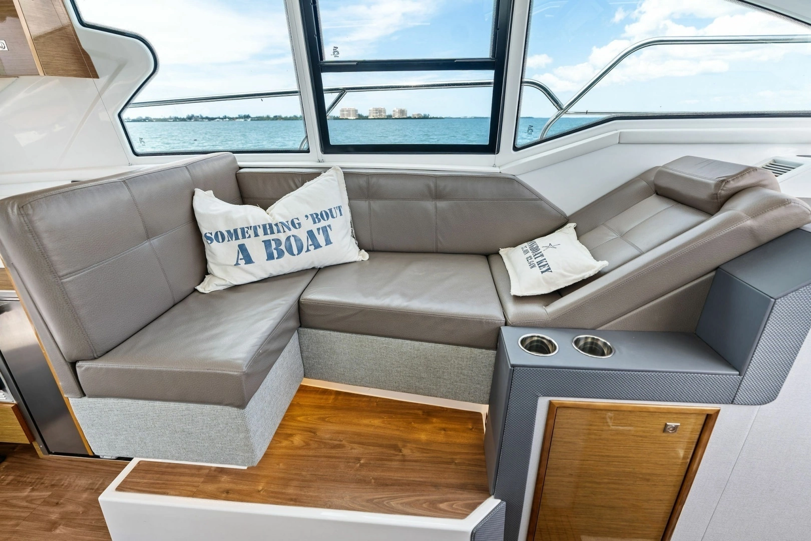 2019 Cruisers Yachts 42 Cantius - Image 26