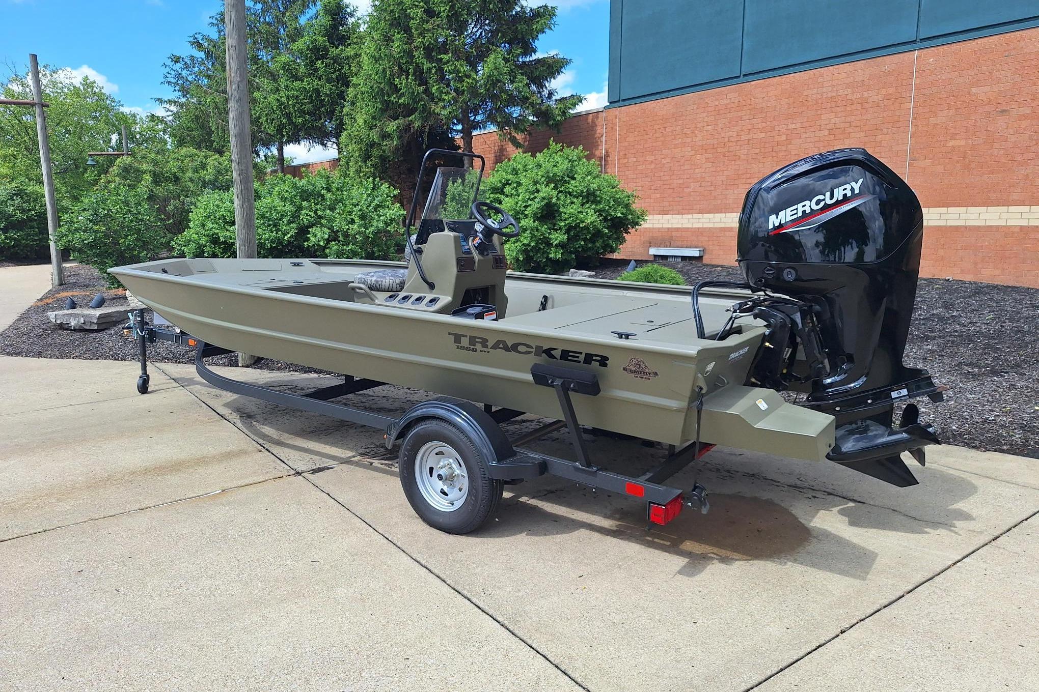 2026 Tracker Grizzly 1860 CC