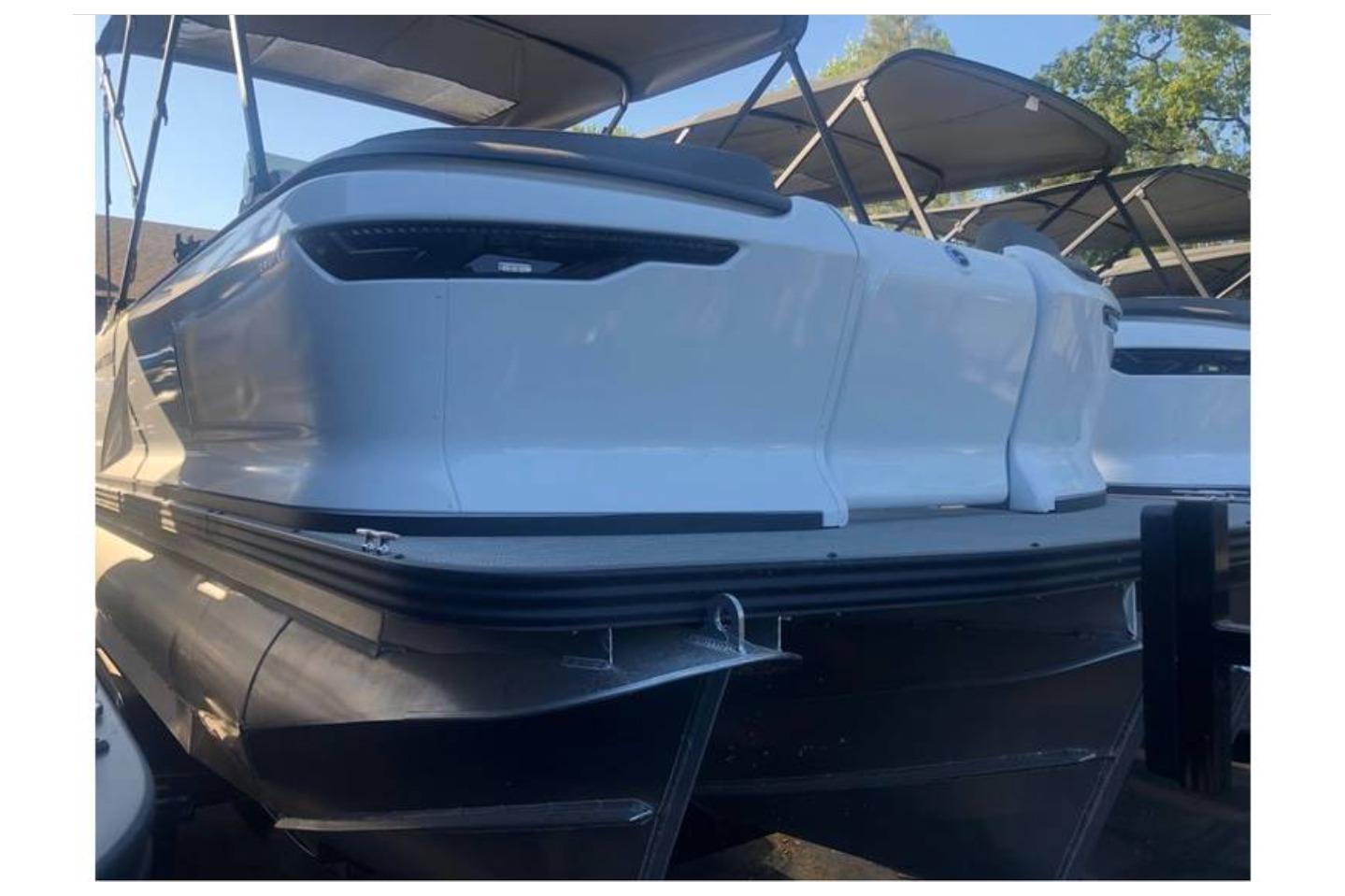 2025 Manitou Cruise