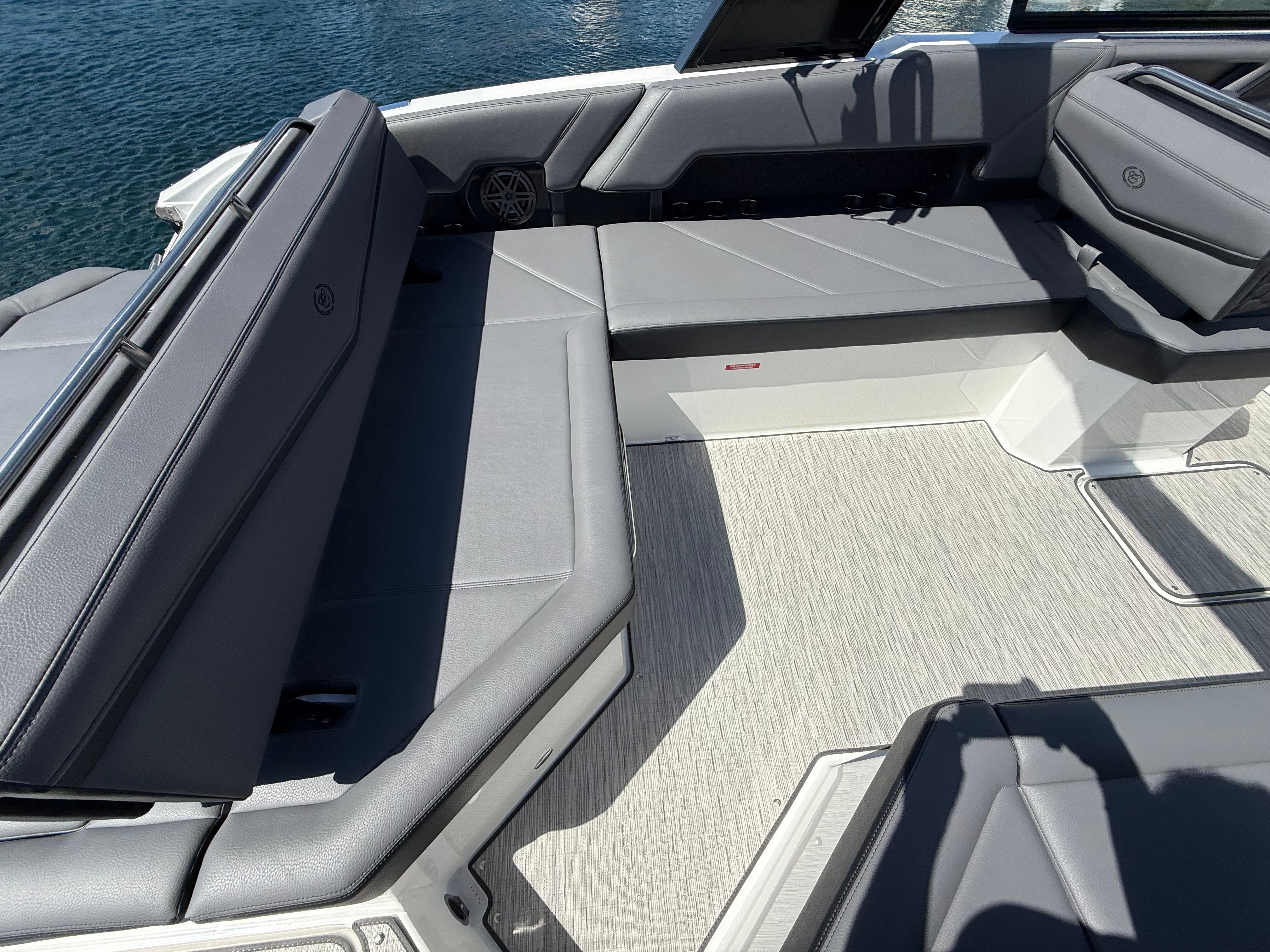 2026 Cobalt R8 Surf - 16