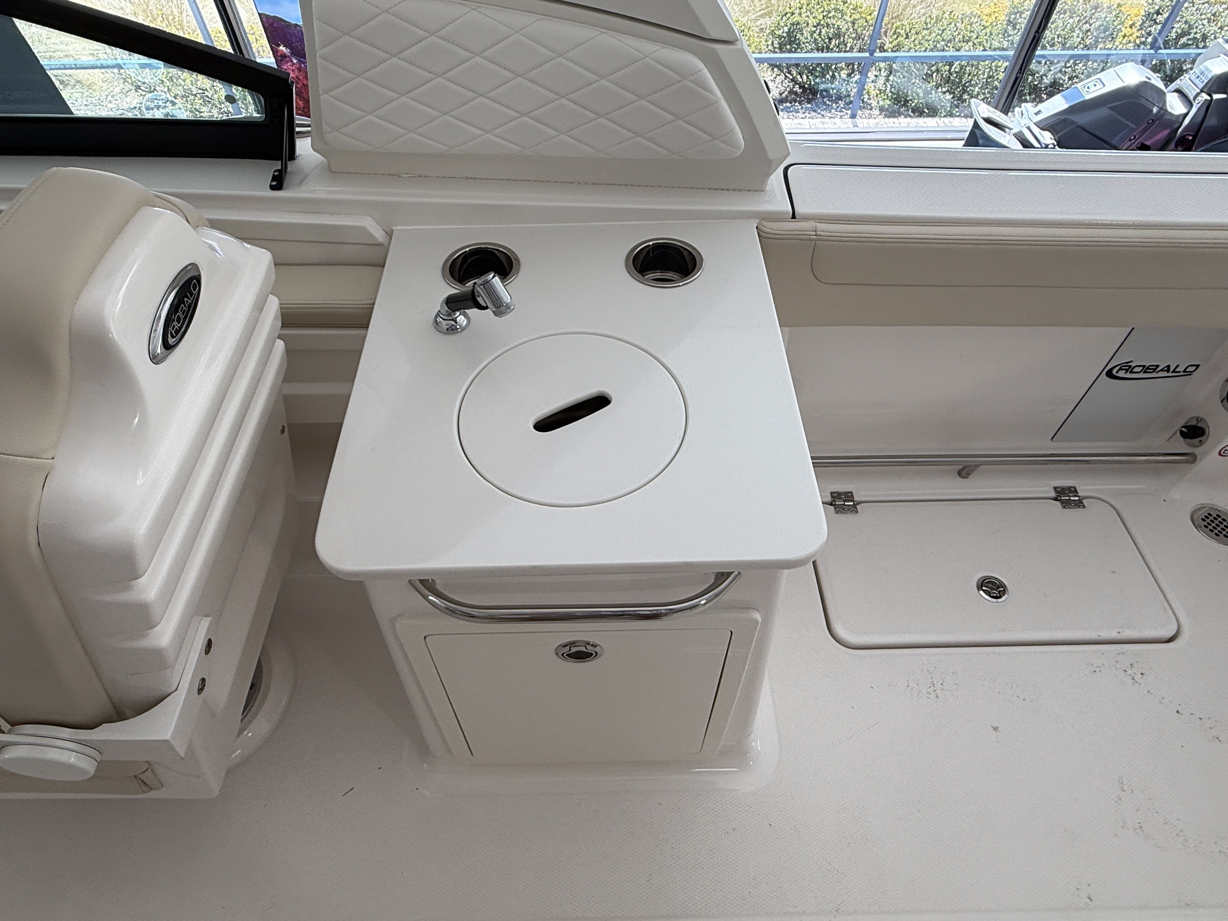 2026 Robalo 257 Dual Console - 8