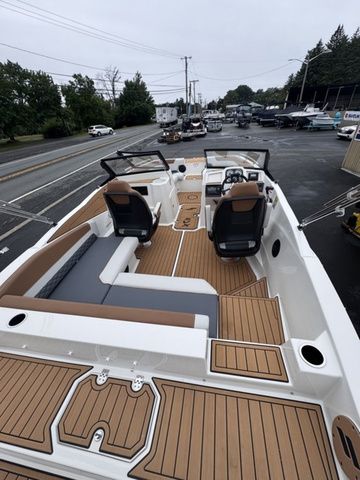 2026 Starcraft SVX 210 DC OB w/200hp and Trailer - 9